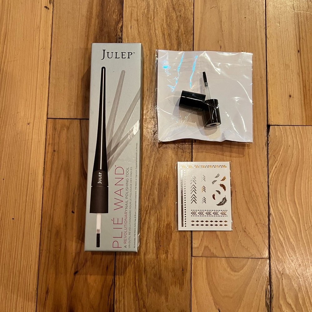 NWT Julep Plié Brush with Bonus Nail Tattoos